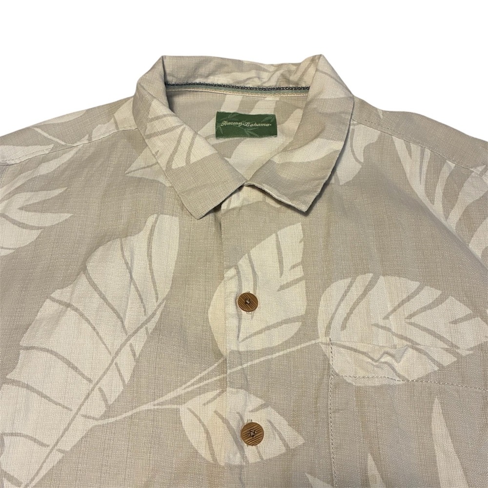 Tommy Bahama Mens Large 100% Silk Short Sleeve Tropical Leaf Button Up Shirt Tan